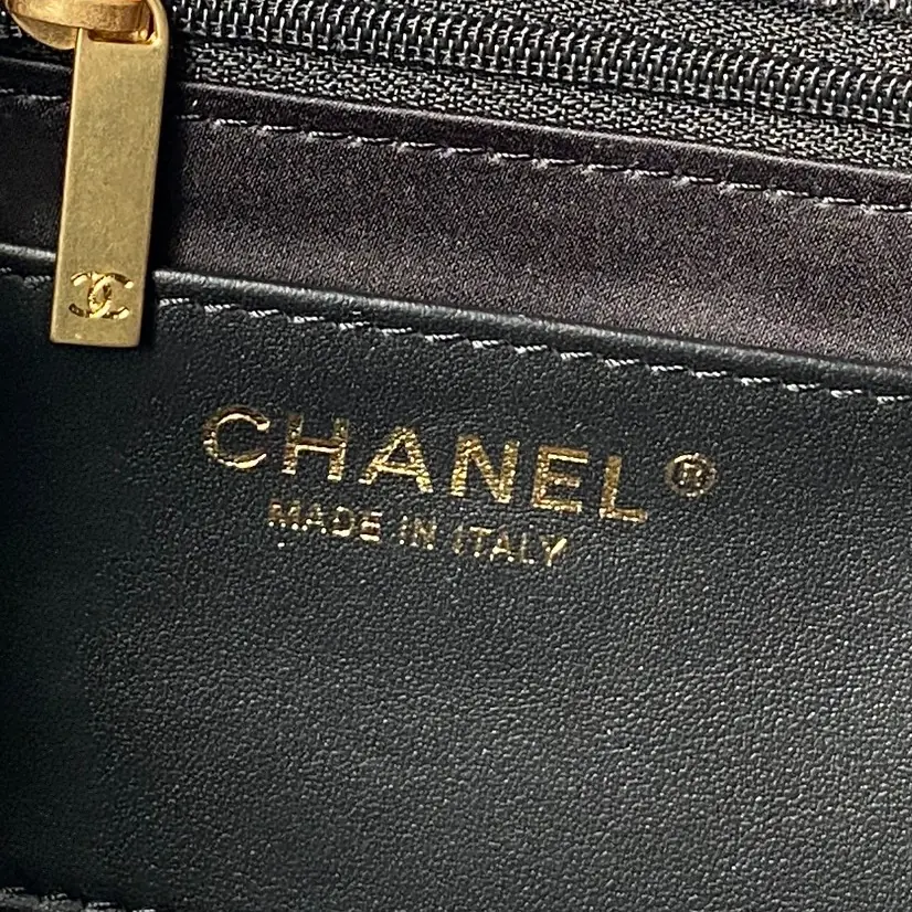 Chanel Style Leather Tote Bag Bags Tote Bag detail image 8 from source 764370