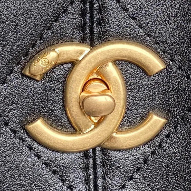 Chanel Style Leather Tote Bag Lookbook Reference image 3