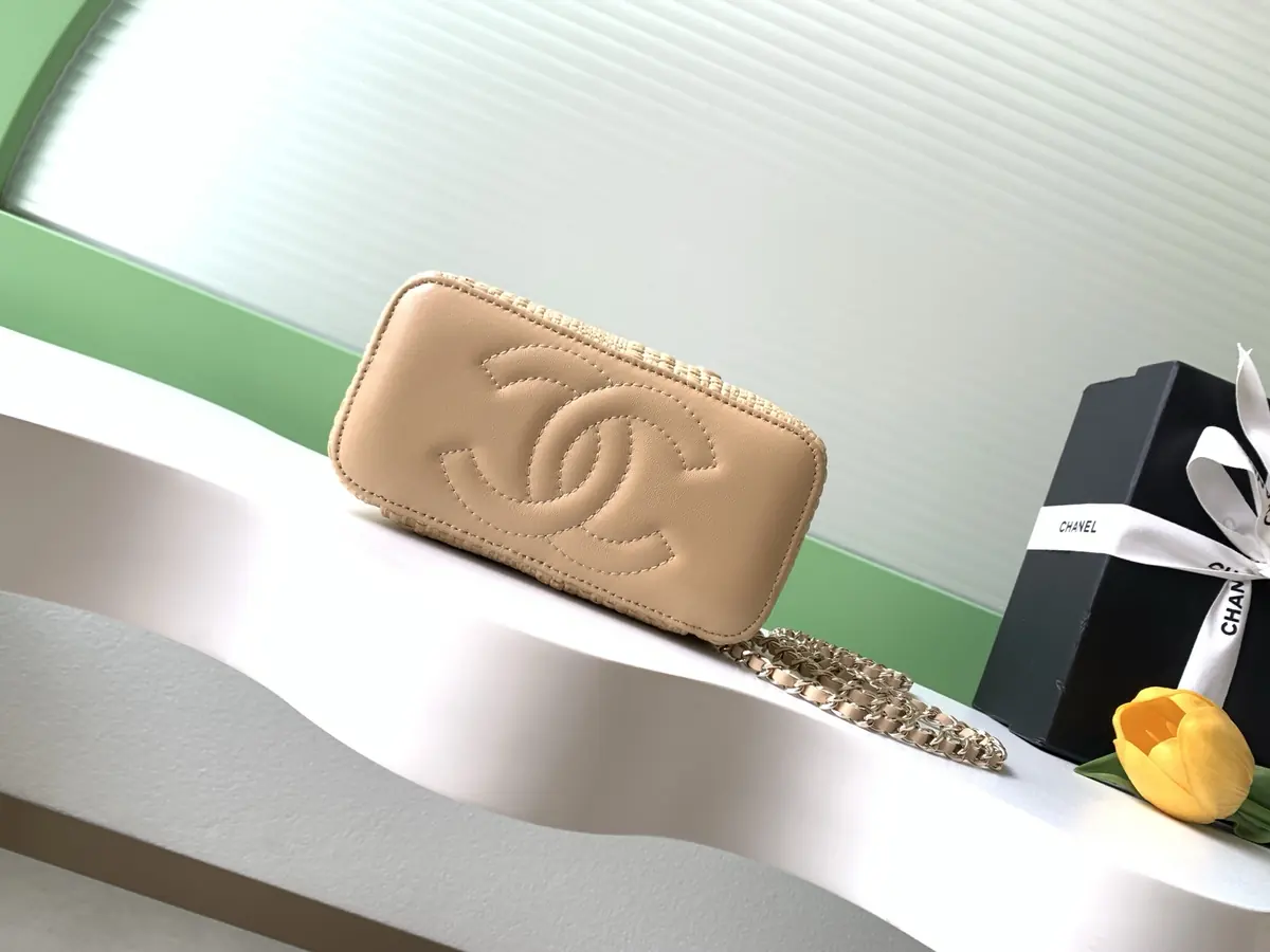Chanel Style Red Chain Bag Lookbook Reference image 4