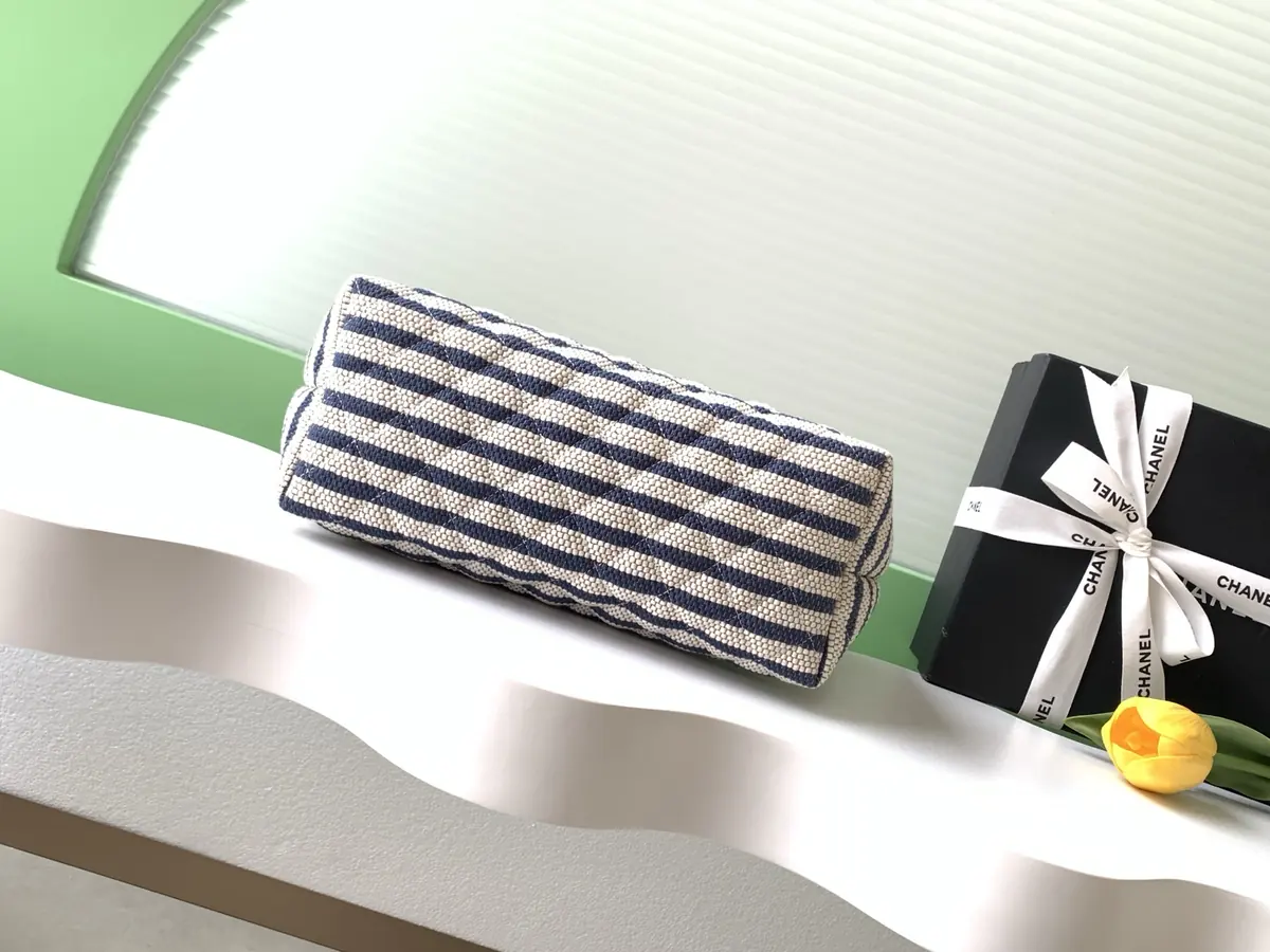 Chanel Style White Card Holder Bags Card Holder detail image 4 from source 765806