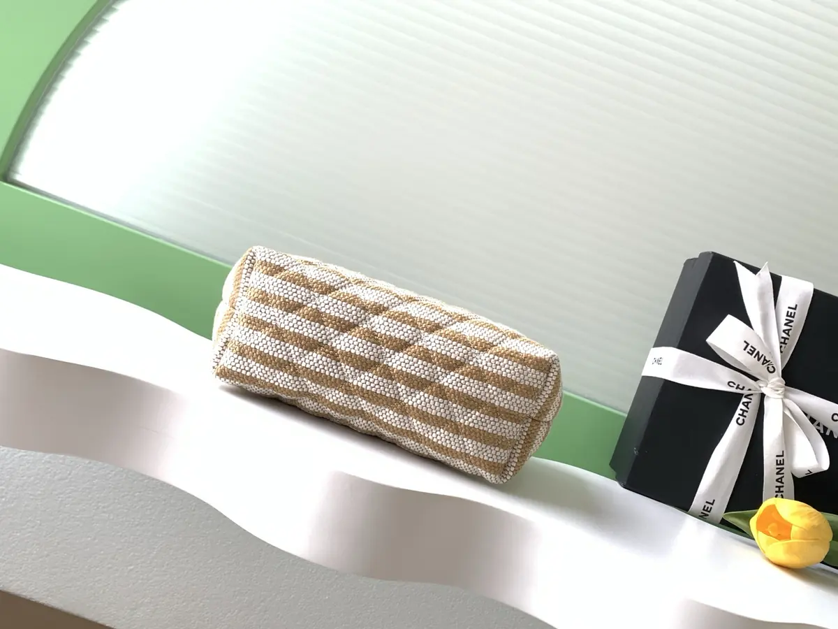 Chanel Style White Card Holder Bags Card Holder detail image 4 from source 765807