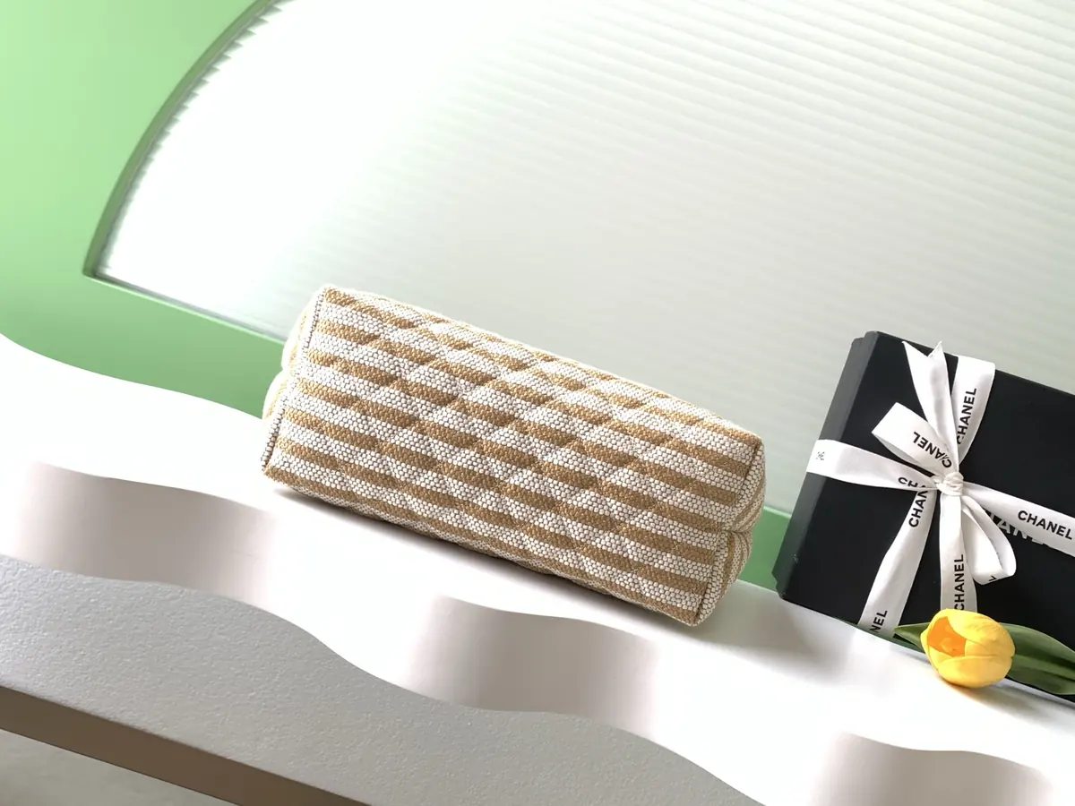 Chanel Style White Card Holder Bags Card Holder detail image 4 from source 765808