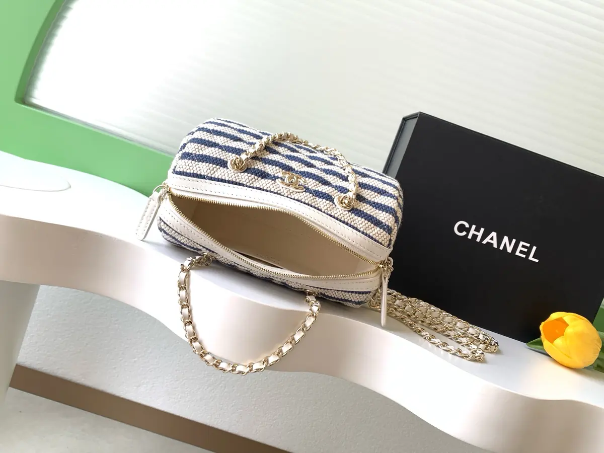 Chanel Style White Crossbody Bag Bags Crossbody Bag detail image 8 from source 765802