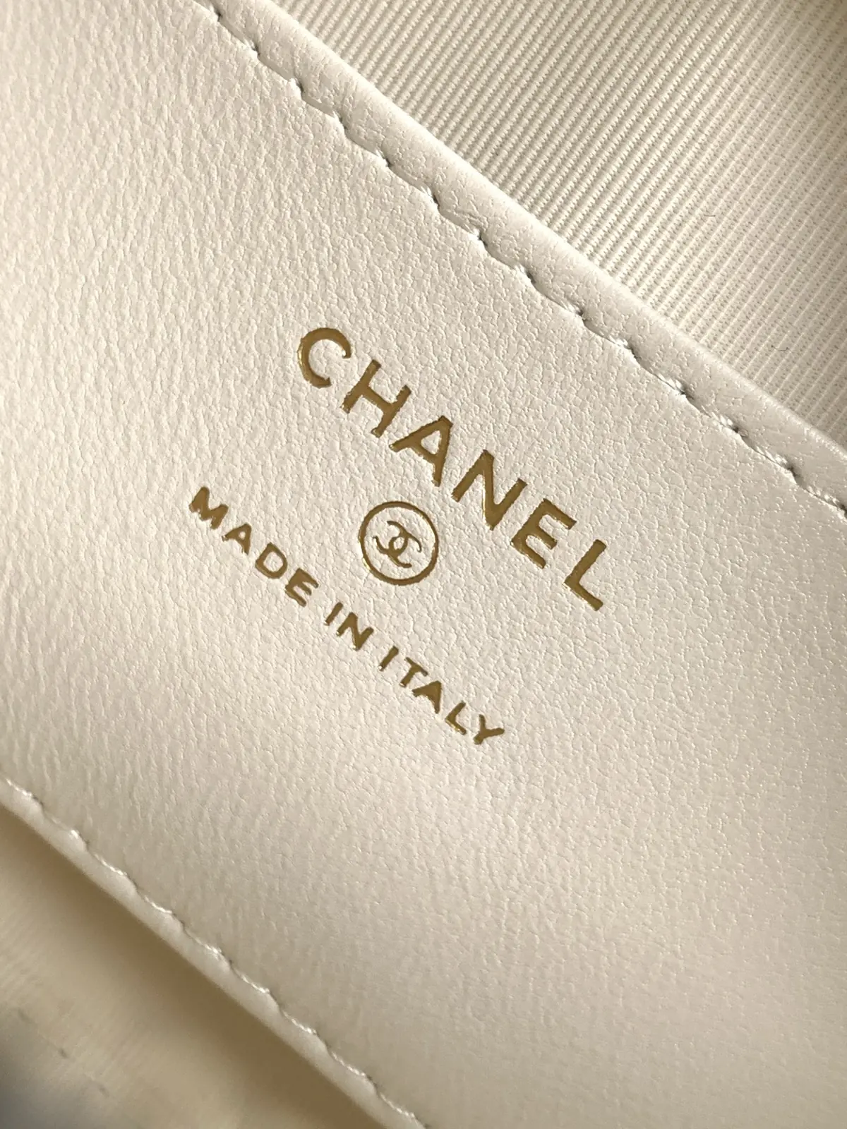 Chanel Style White Crossbody Bag Bags Crossbody Bag detail image 9 from source 765802