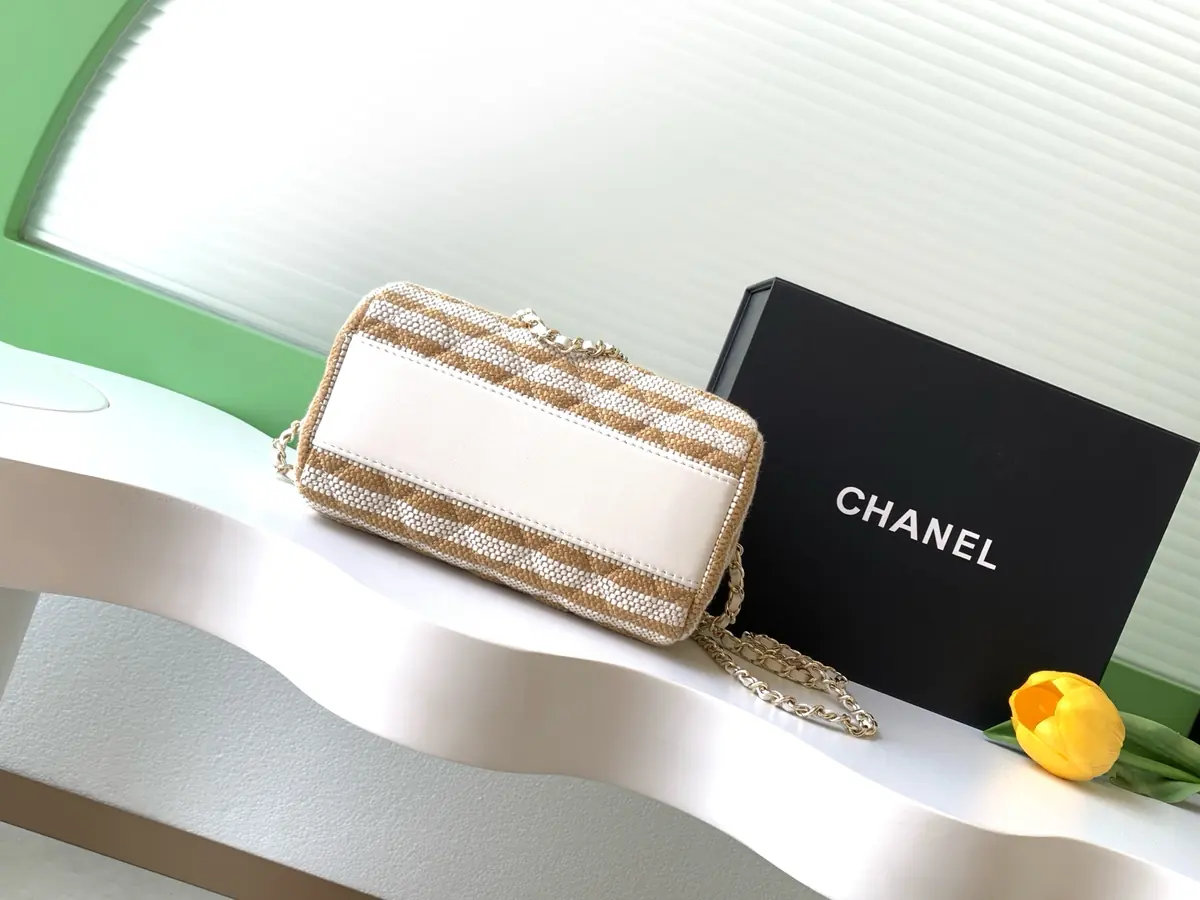 Chanel Style White Crossbody Bag Bags Crossbody Bag detail image 4 from source 765803