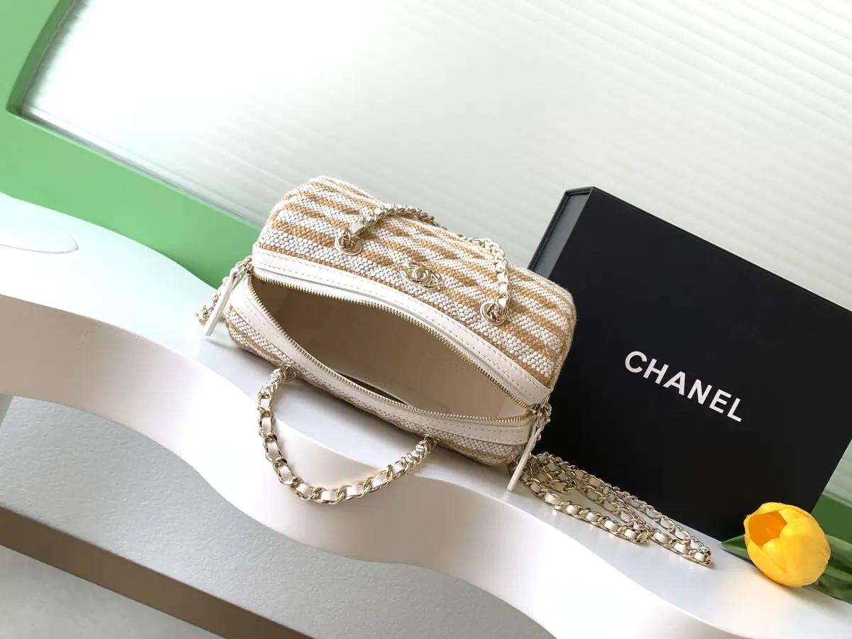Chanel Style White Crossbody Bag Bags Crossbody Bag detail image 8 from source 765803