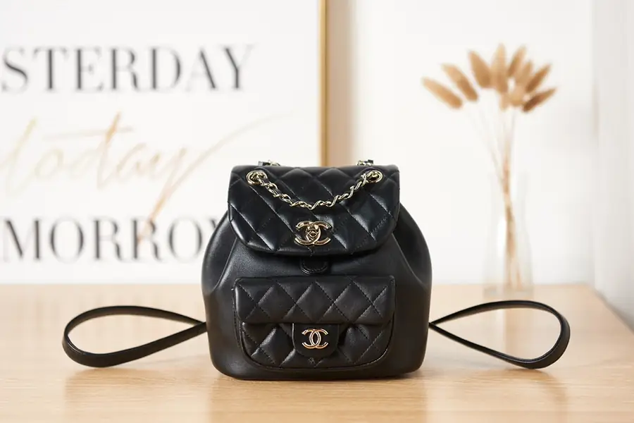 Chanel Style White Leather Card Holder Bags Card Holder detail image 1 from source 764333