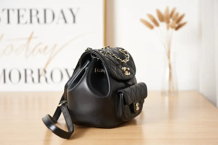 Chanel Style White Leather Card Holder Bags Card Holder detail image 3 from source 764333