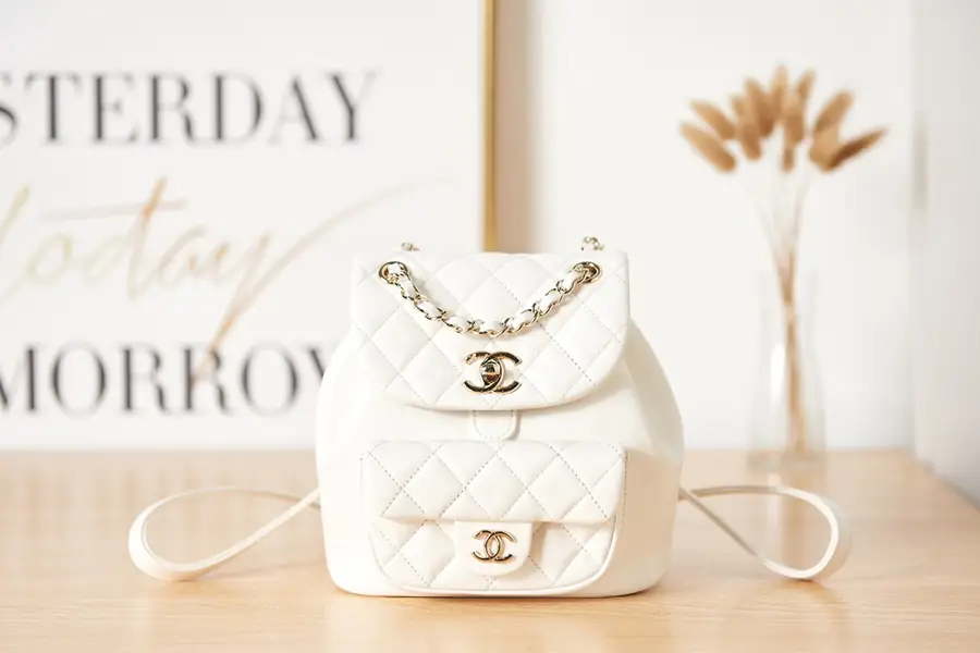 Chanel Style White Leather Card Holder Bags Card Holder detail image 1 from source 764334