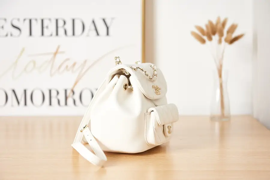 Chanel Style White Leather Card Holder Bags Card Holder detail image 3 from source 764334