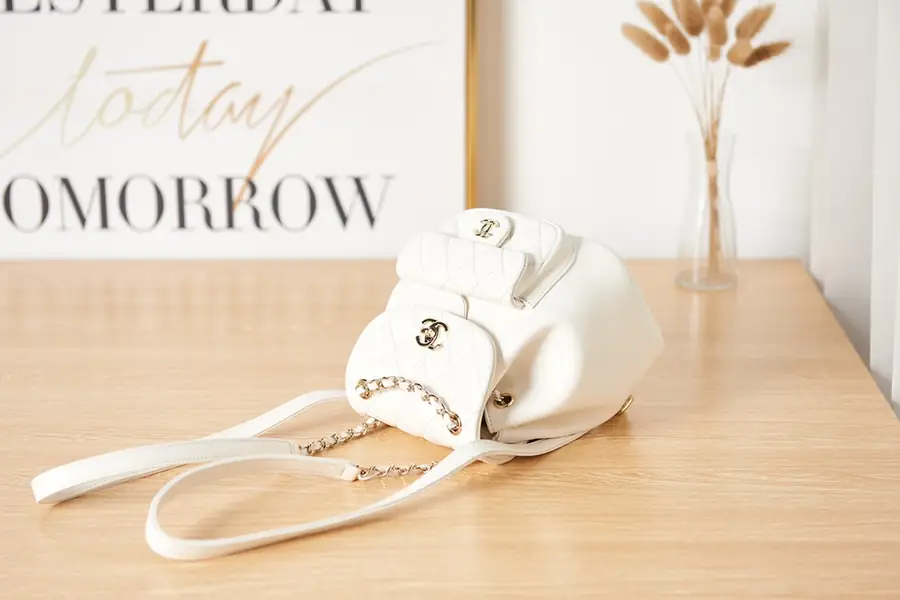 Chanel Style White Leather Card Holder Bags Card Holder detail image 5 from source 764334