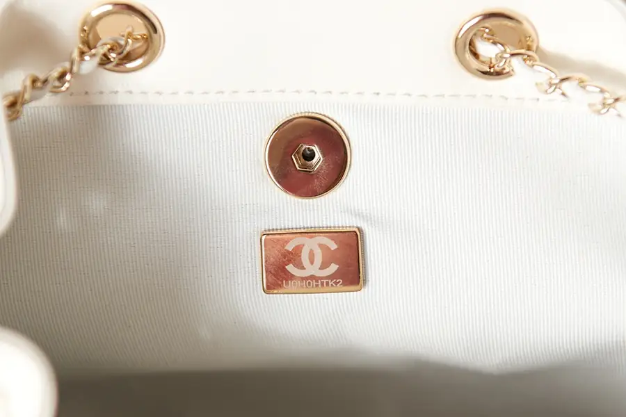 Chanel Style White Leather Card Holder Bags Card Holder detail image 9 from source 764334