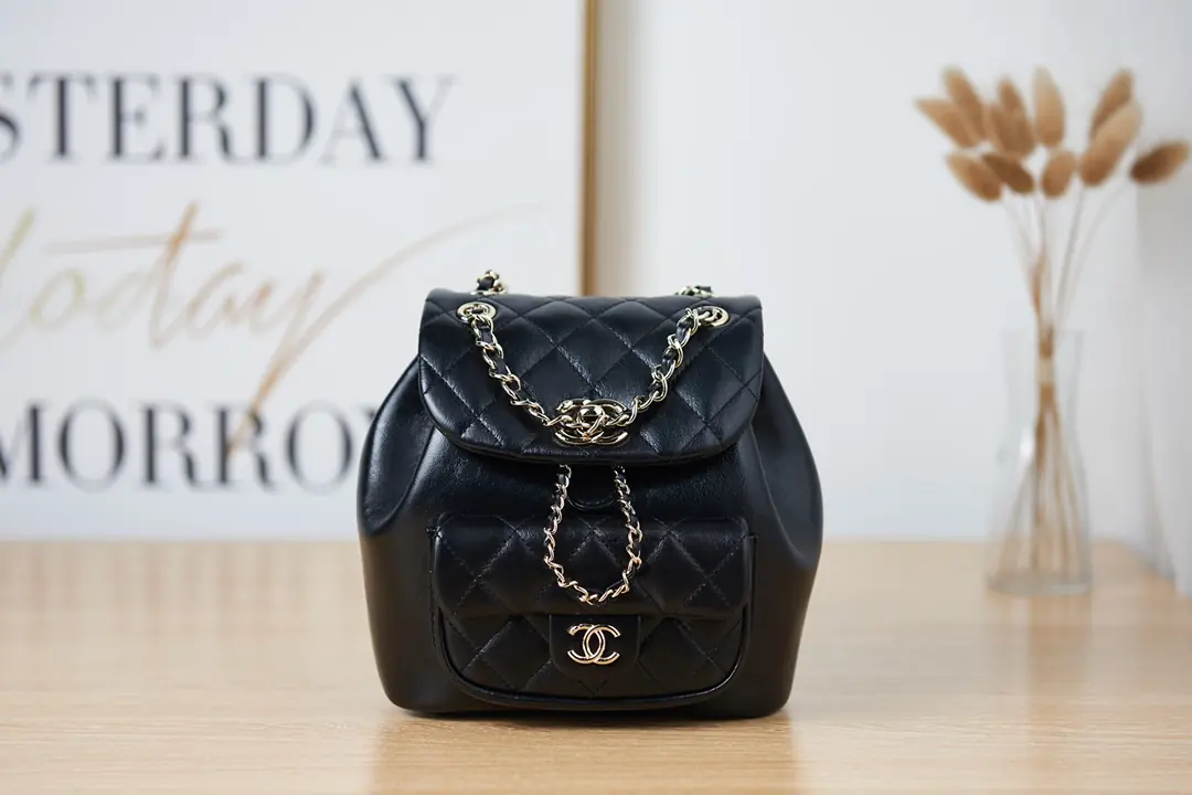 Chanel Style White Leather Card Holder Bags Card Holder detail image 1 from source 764335