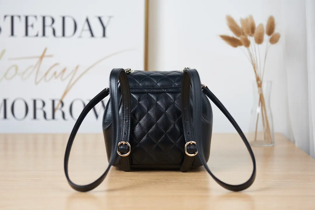 Chanel Style White Leather Card Holder Bags Card Holder detail image 4 from source 764335