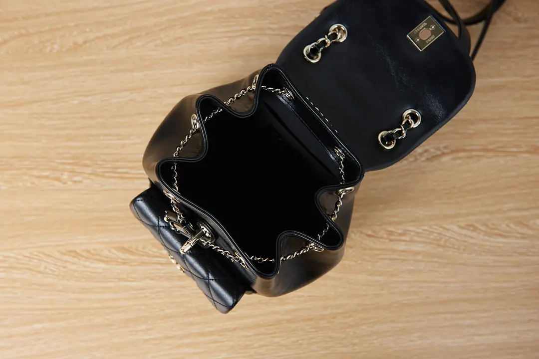Chanel Style White Leather Card Holder Bags Card Holder detail image 7 from source 764335
