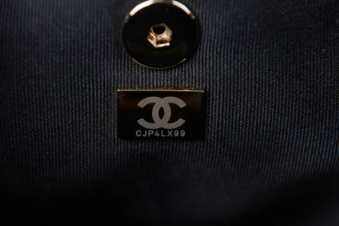 Chanel Style White Leather Card Holder Bags Card Holder detail image 9 from source 764335