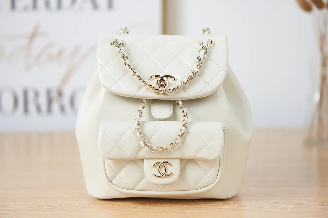 Chanel Style White Leather Card Holder Bags Card Holder detail image 2 from source 764336