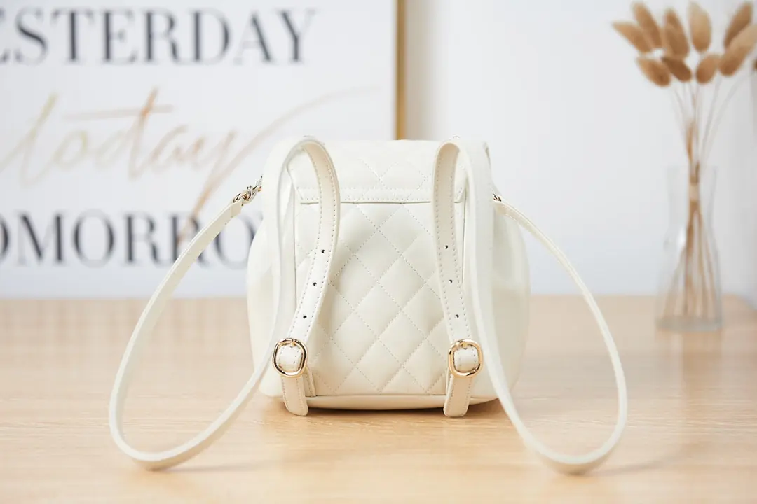 Chanel Style White Leather Card Holder Bags Card Holder detail image 4 from source 764336