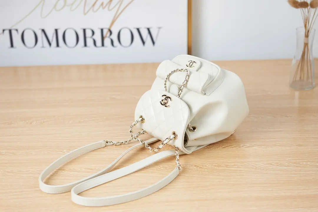 Chanel Style White Leather Card Holder Bags Card Holder detail image 5 from source 764336