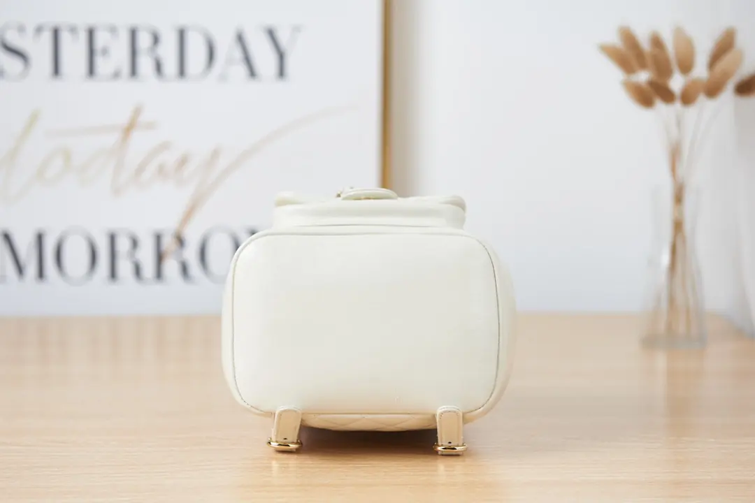 Chanel Style White Leather Card Holder Bags Card Holder detail image 6 from source 764336