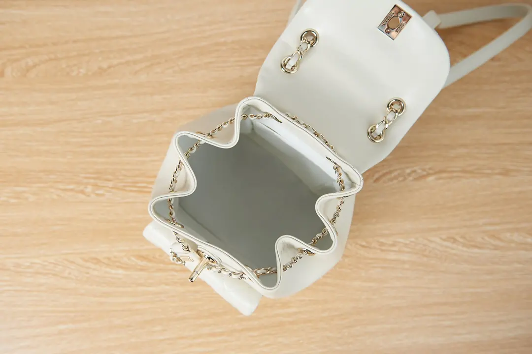 Chanel Style White Leather Card Holder Bags Card Holder detail image 7 from source 764336