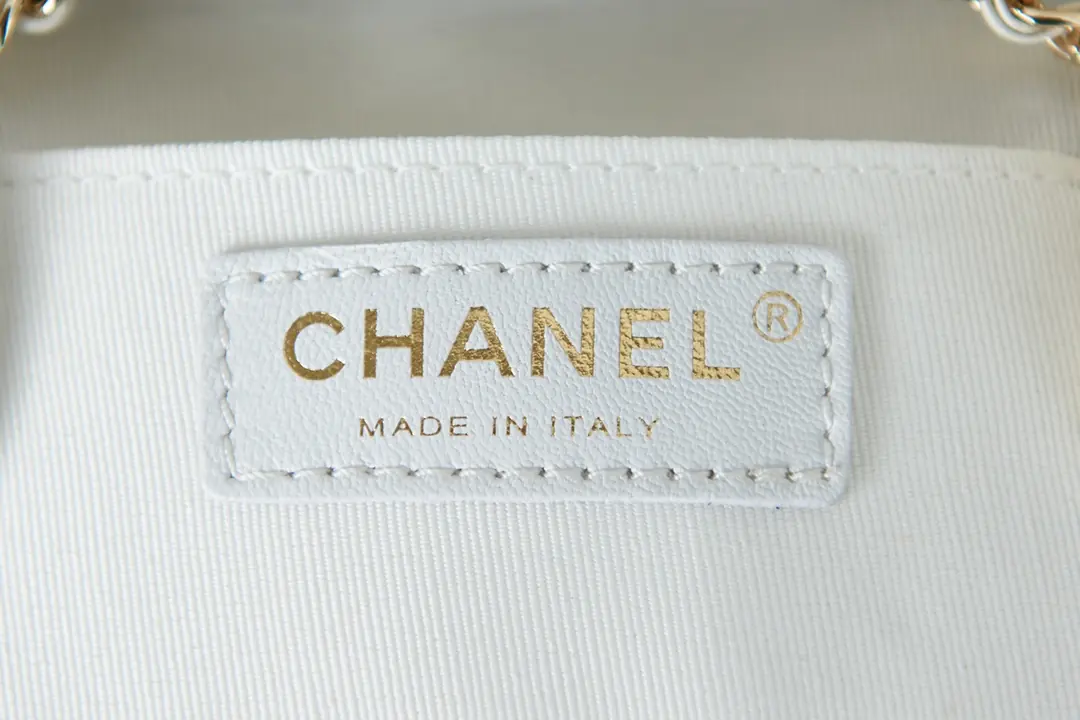 Chanel Style White Leather Card Holder Bags Card Holder detail image 8 from source 764336