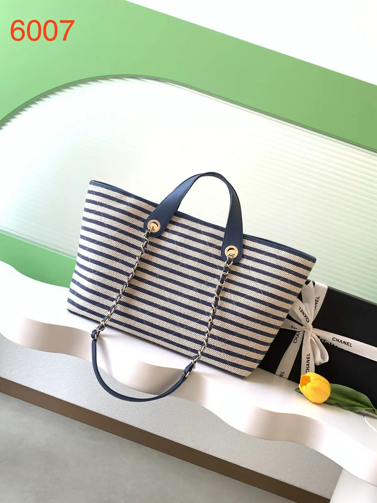 Chanel Style White Leather Chain Bag Bags Chain Bag detail image 1 from source 765813