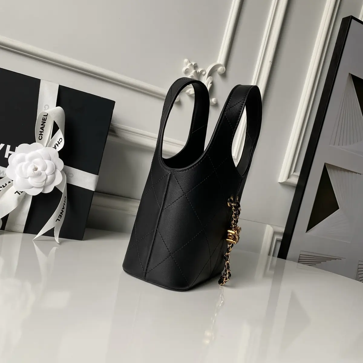 Chanel Style White Leather Hobo Bag Lookbook Reference image 6