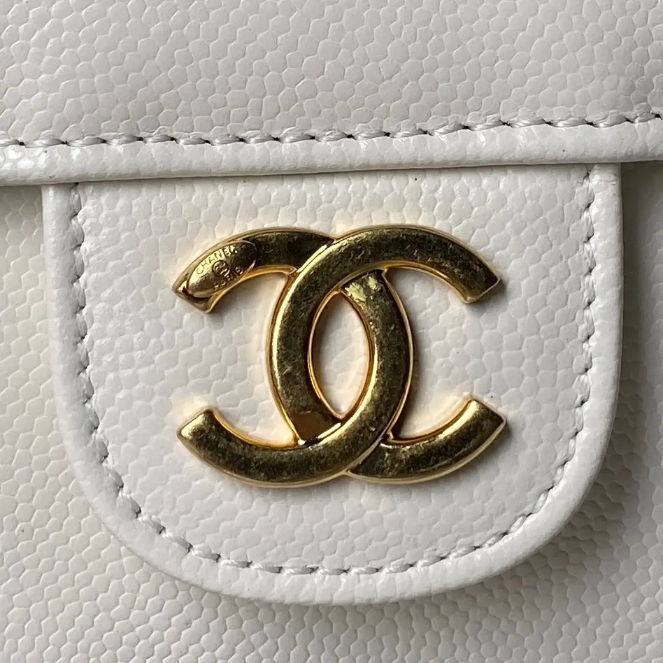 Chanel Style White Leather Shoulder Bag Lookbook Reference image 3