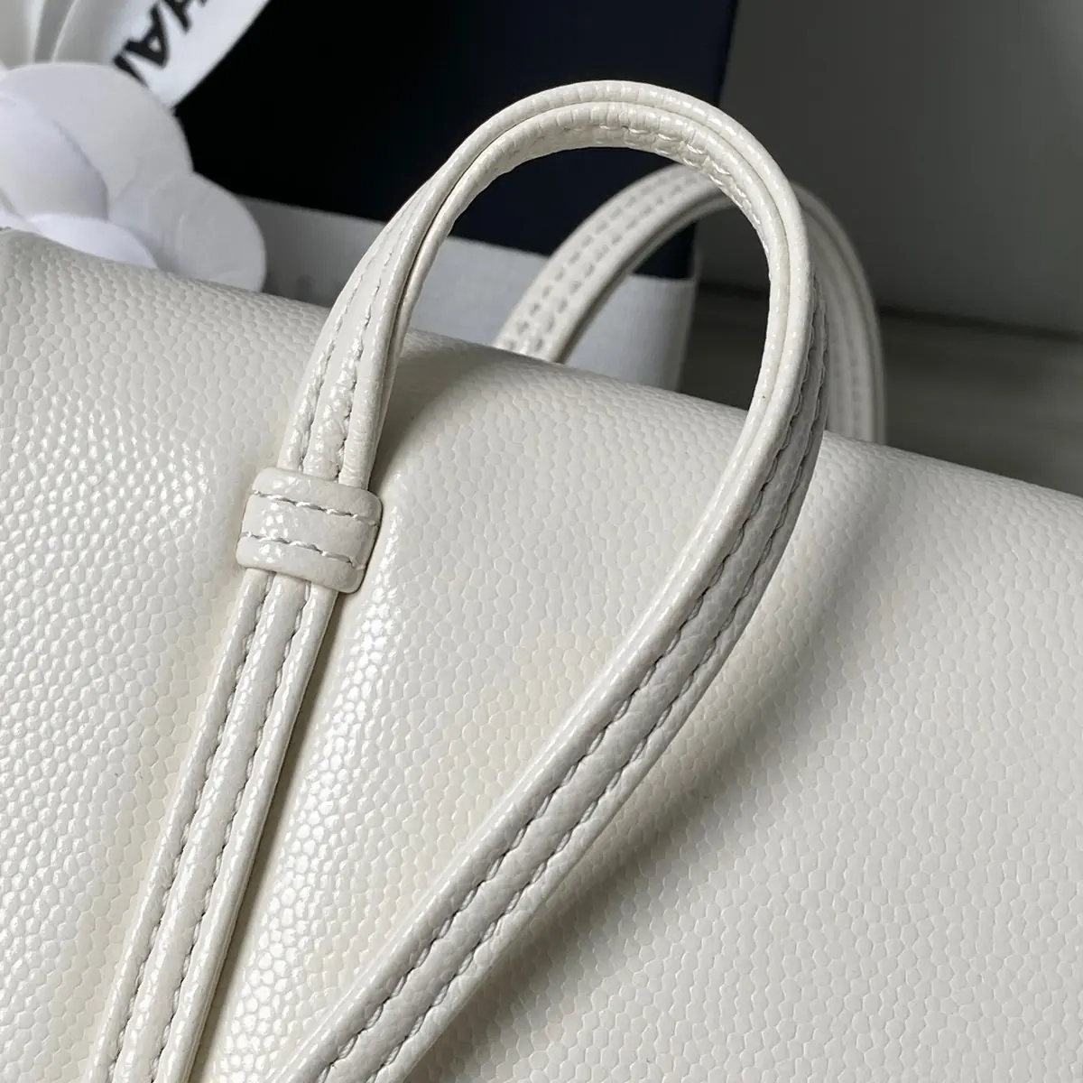 Chanel Style White Leather Shoulder Bag Lookbook Reference image 6
