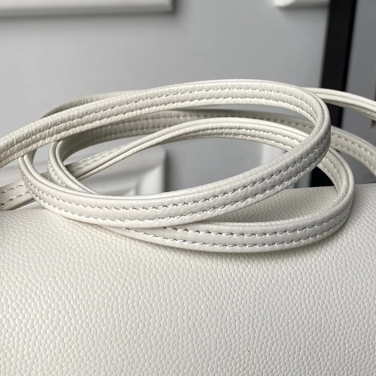 Chanel Style White Leather Shoulder Bag Lookbook Reference image 4