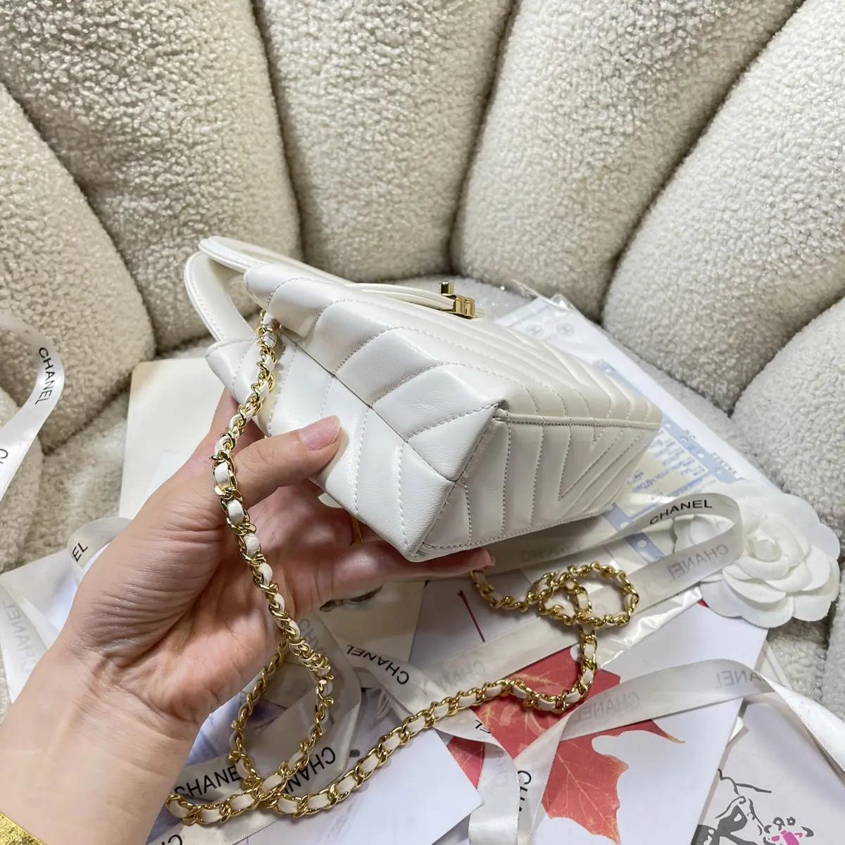 Chanel Style White Leather Top Handle Bag Lookbook Reference image 3