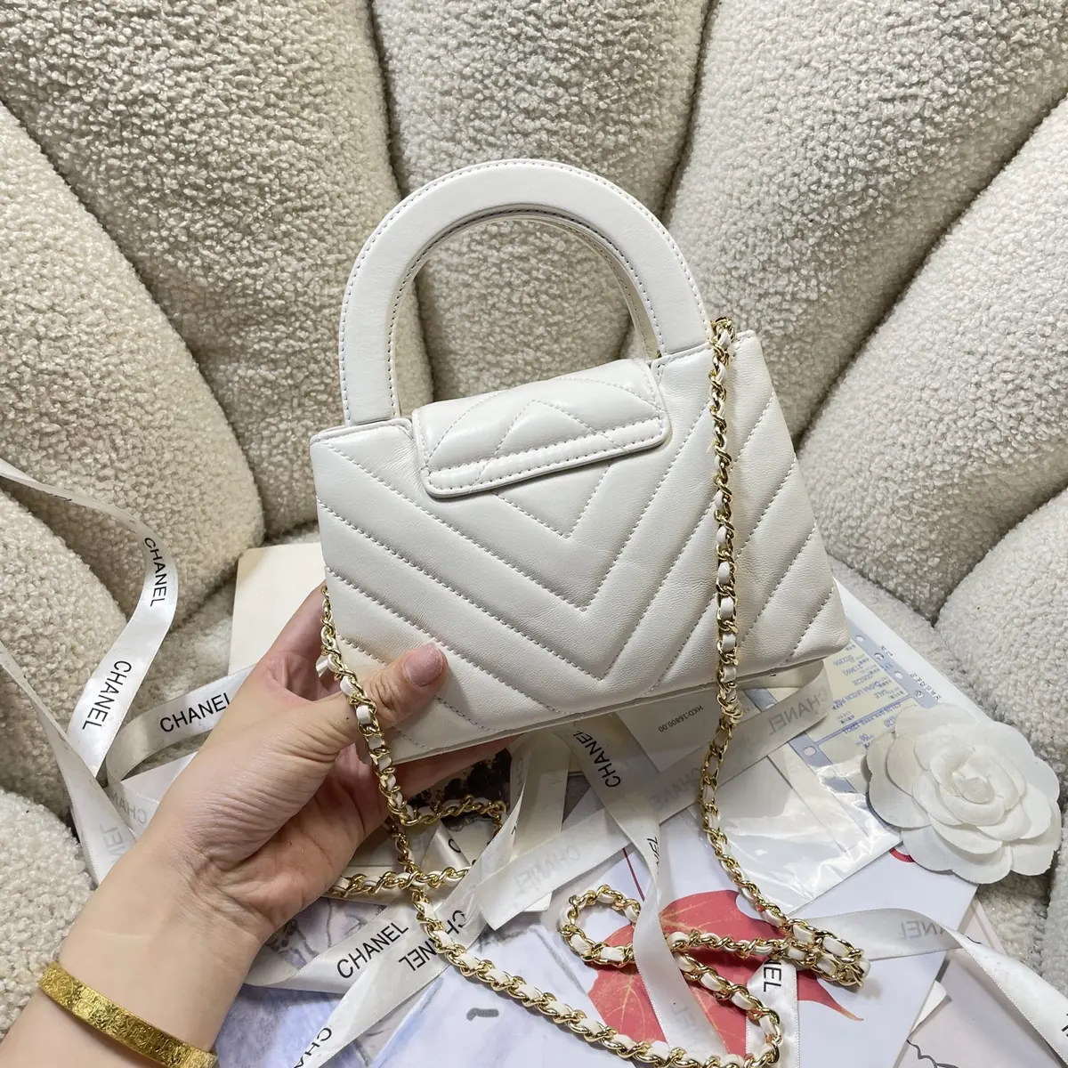 Chanel Style White Leather Top Handle Bag Lookbook Reference image 4