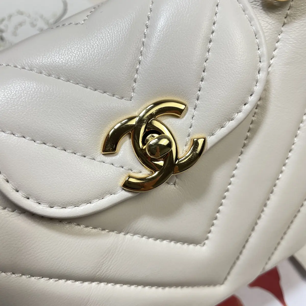 Chanel Style White Leather Top Handle Bag Lookbook Reference image 6