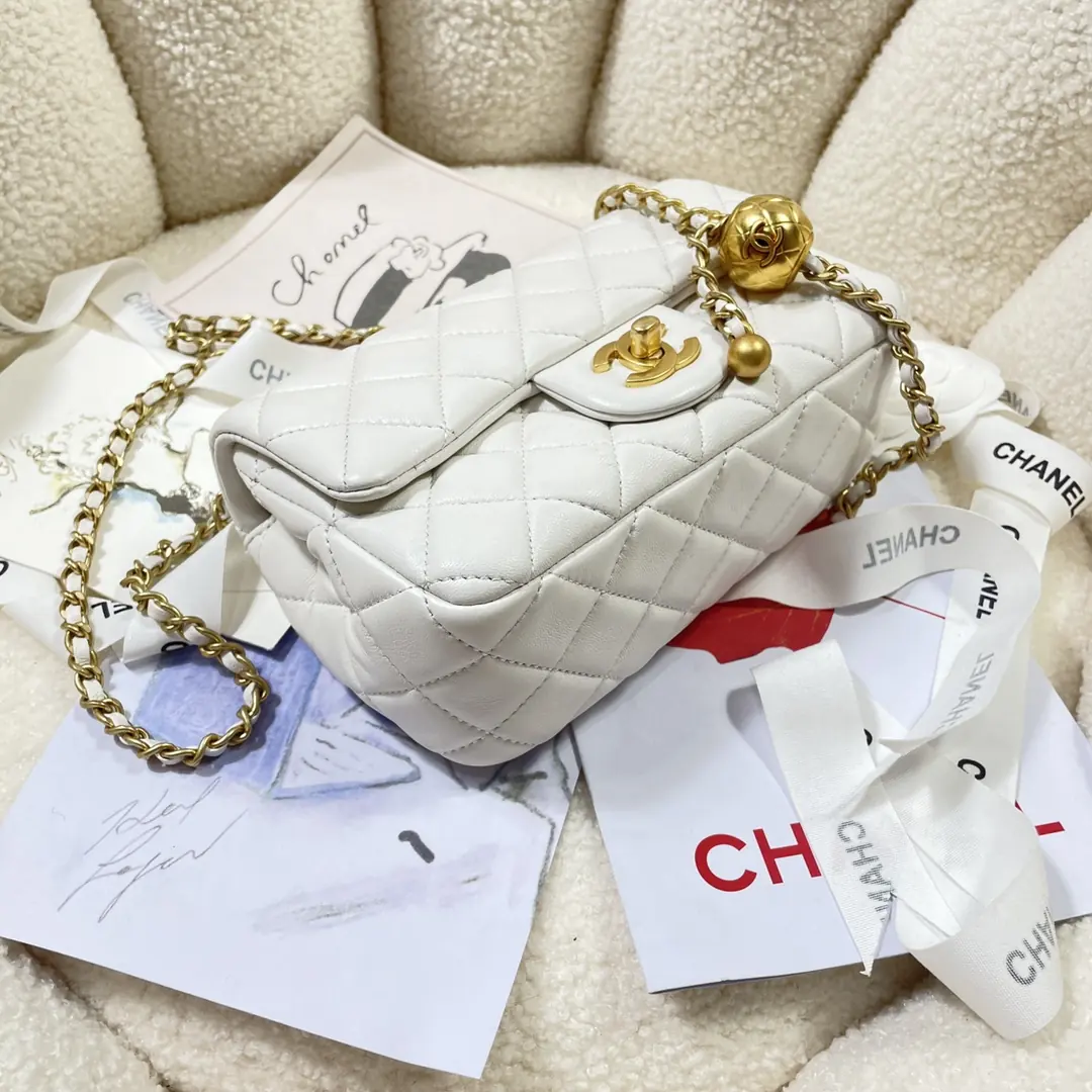 Chanel Style White Shoulder Bag Lookbook Reference image 4