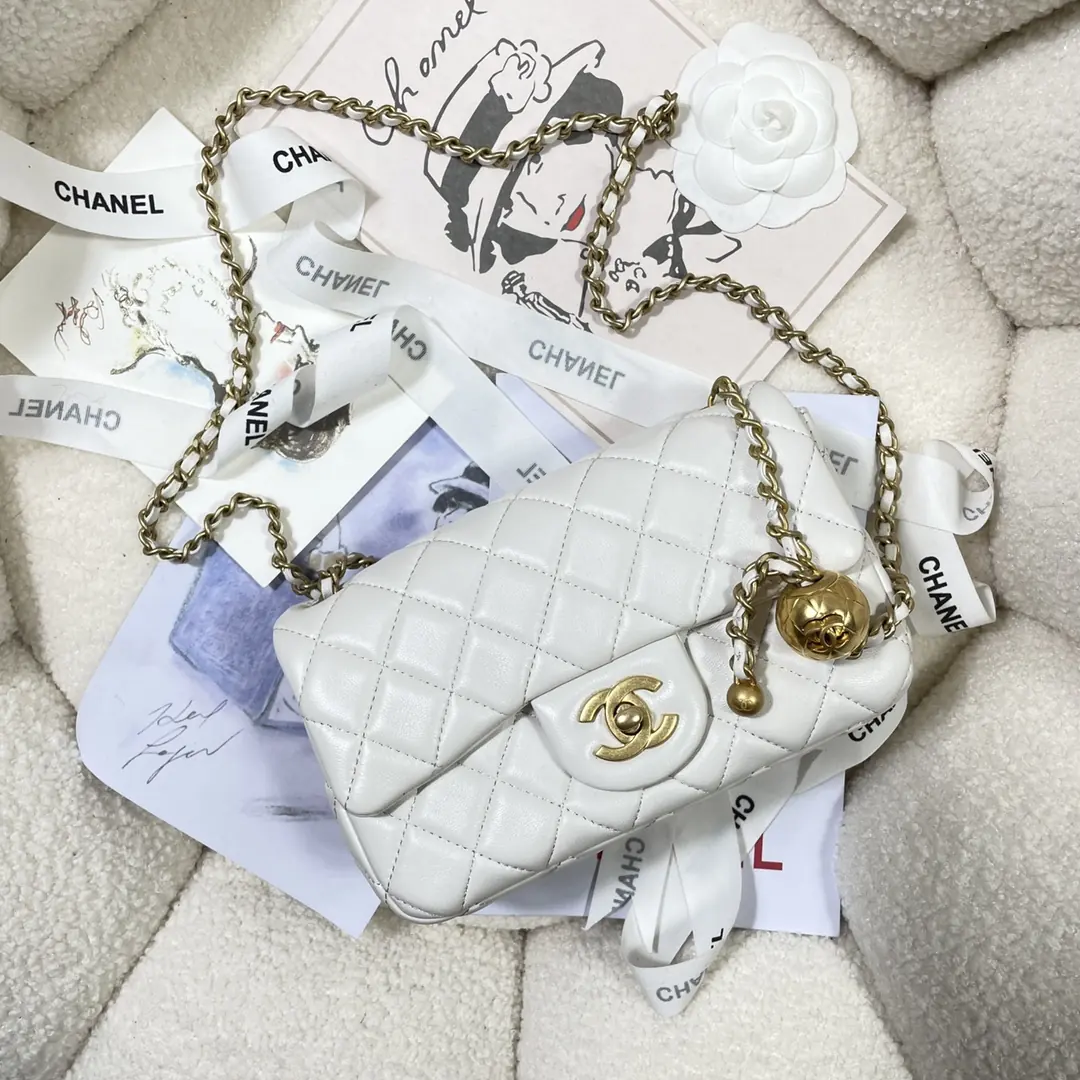 Chanel Style White Shoulder Bag Lookbook Reference image 5