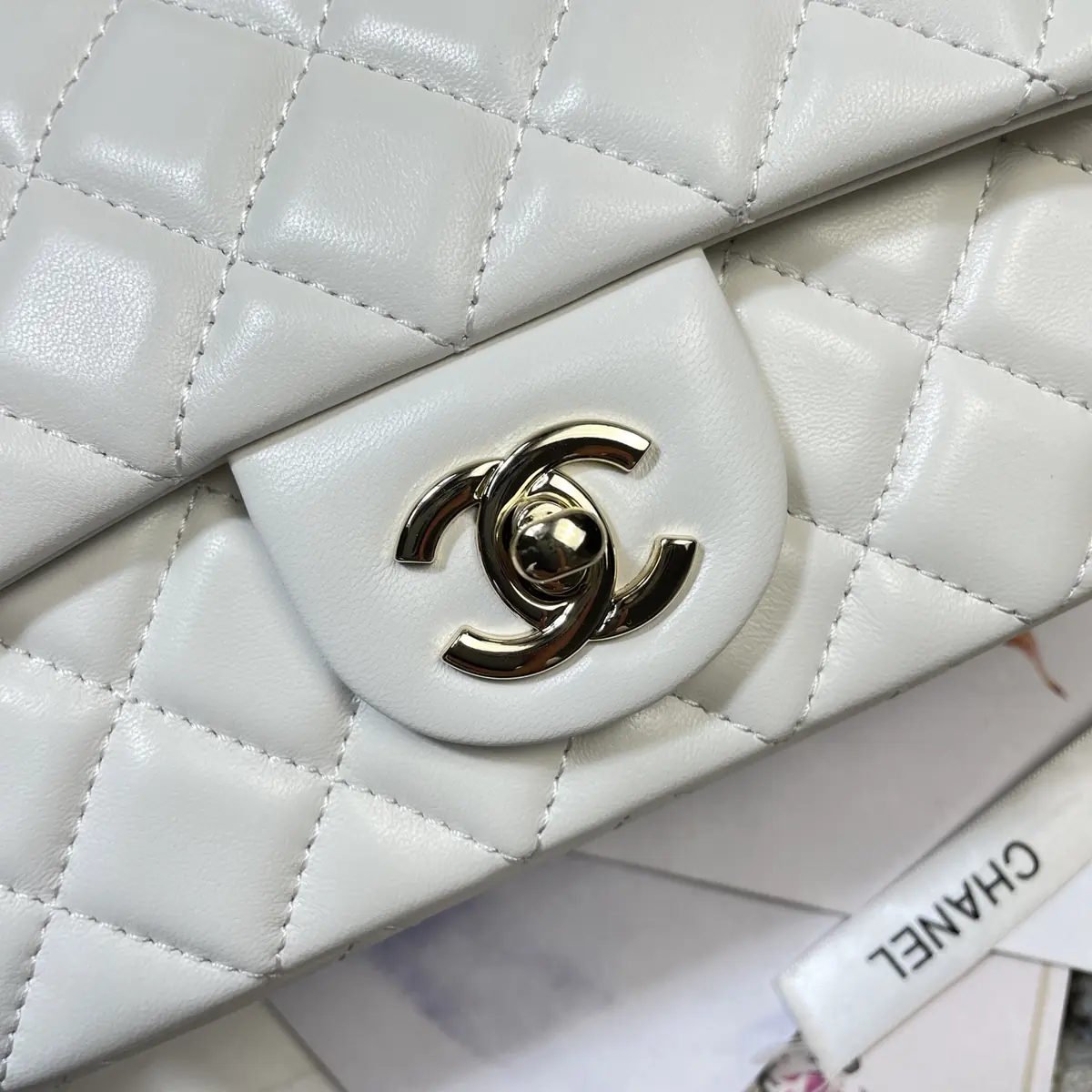 Chanel Style White Shoulder Bag Lookbook Reference image 5