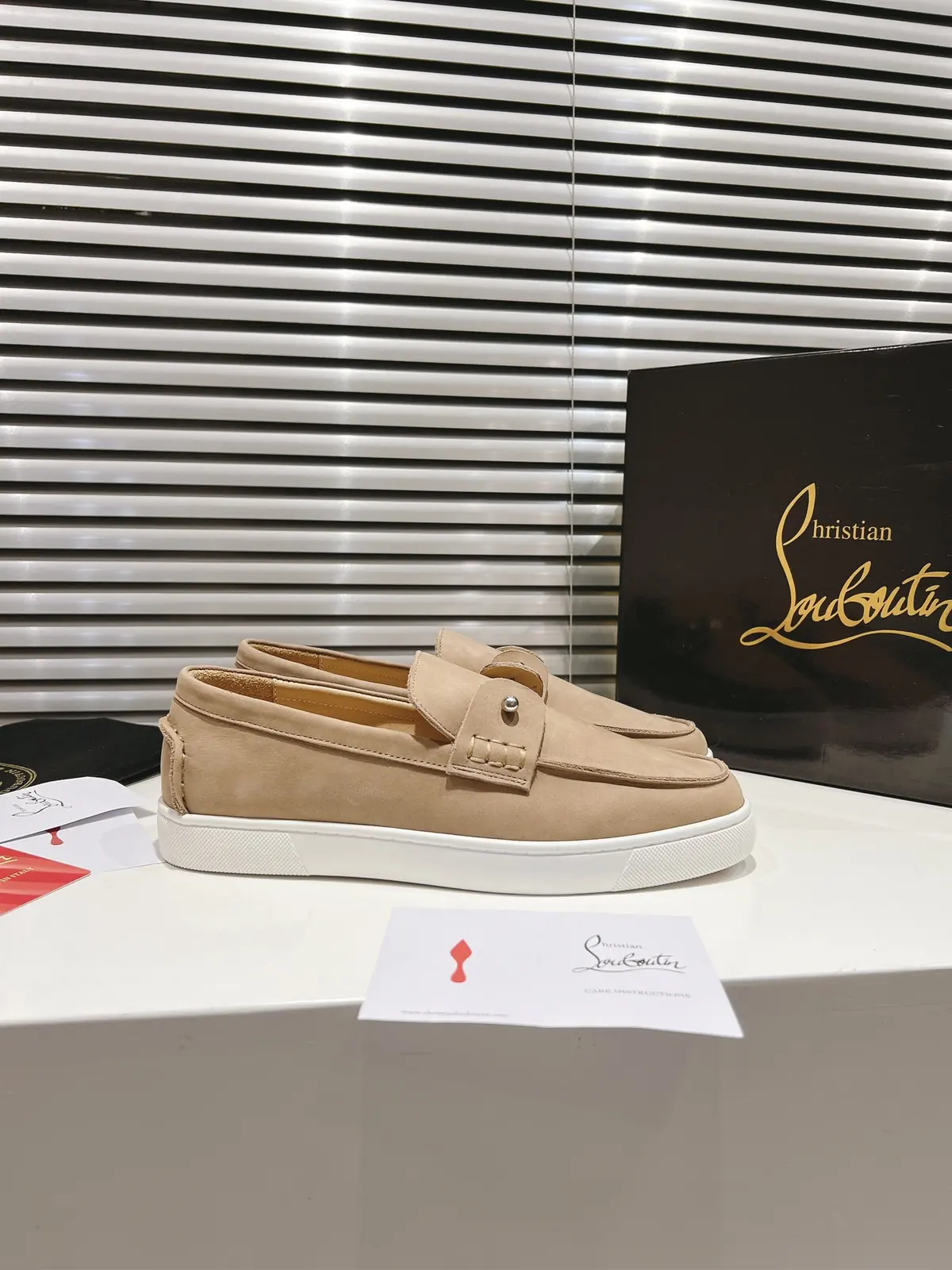 Christian Louboutin（cl男） Style Beige Leather Men's Shoes Lookbook Reference image 2
