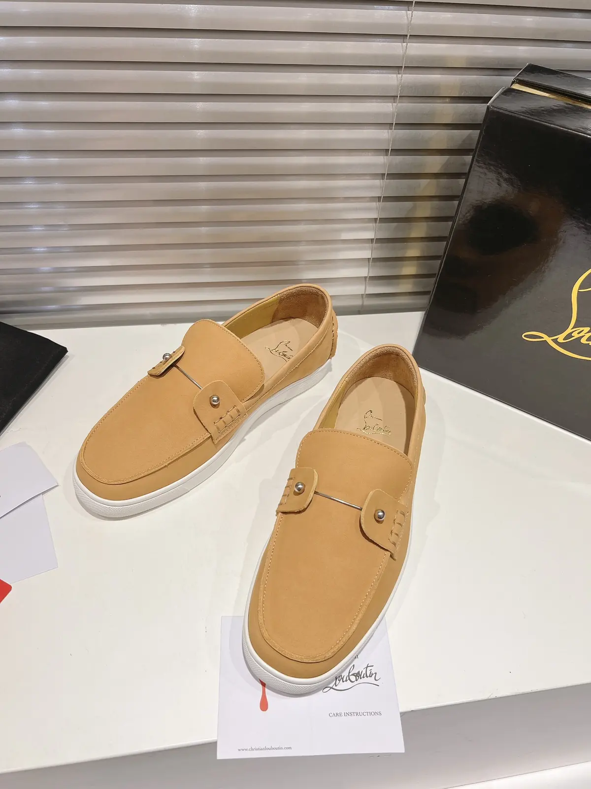 Christian Louboutin（cl男） Style Beige Leather Men's Shoes Lookbook Reference image 3