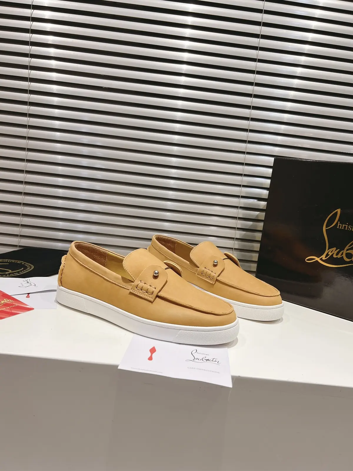 Christian Louboutin（cl男） Style Beige Leather Men's Shoes Lookbook Reference image 4