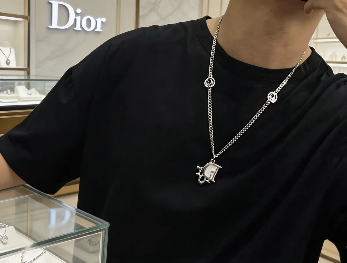 Dior Style Beige Chain Bag Lookbook Reference image 5