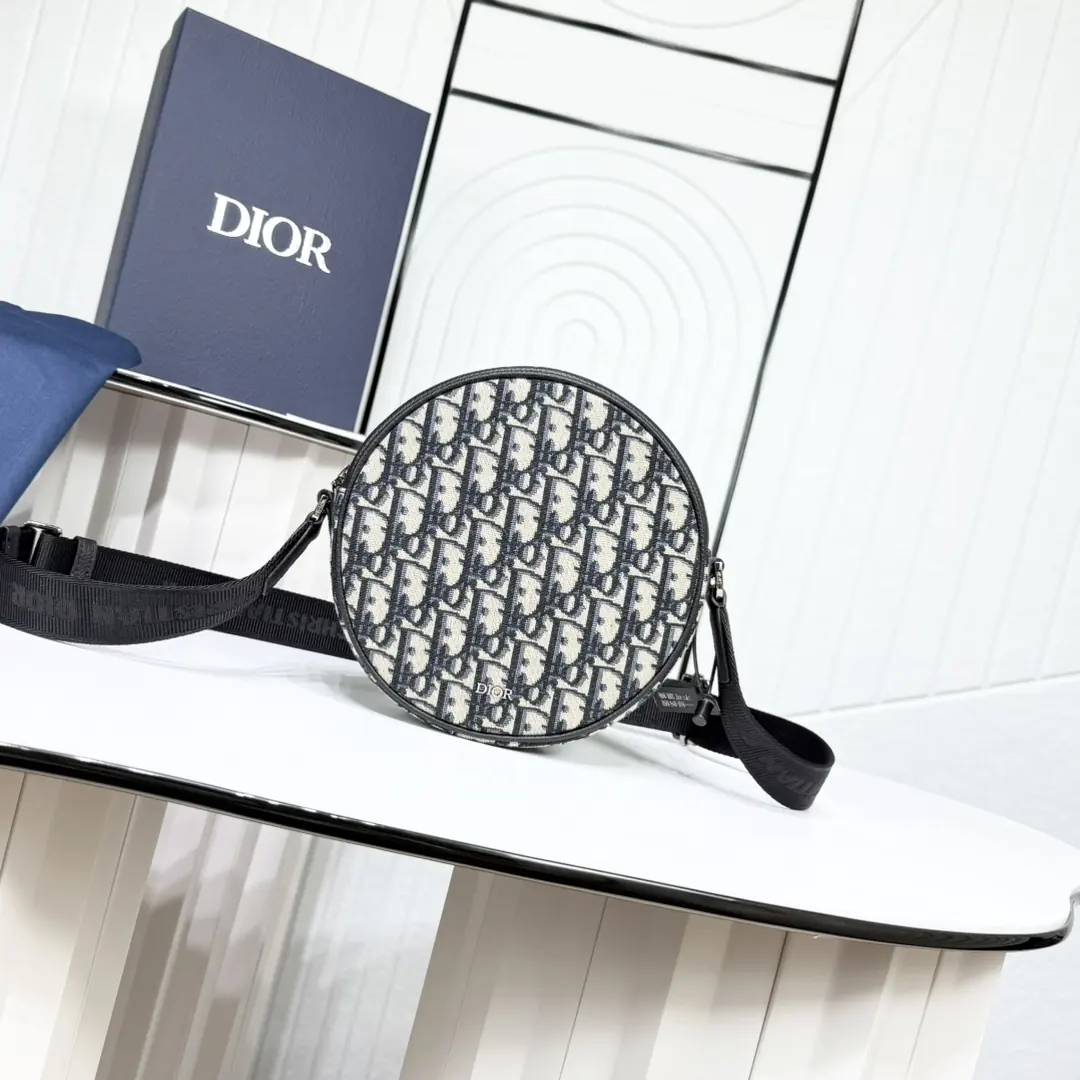 Dior Style Black Leather Bag Lookbook Reference image 1