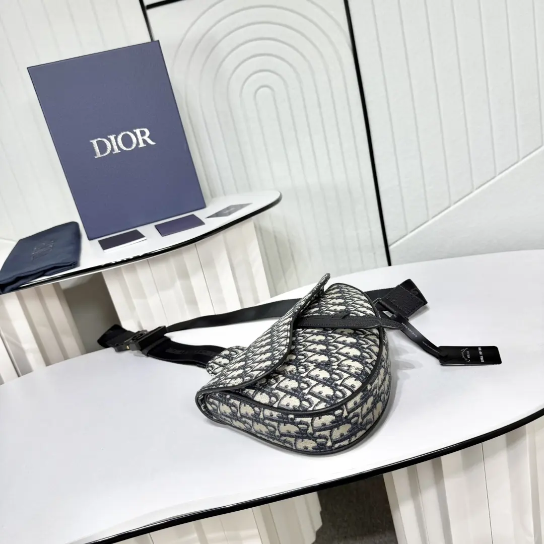 Dior Style Black Leather Crossbody Bag Lookbook Reference image 5