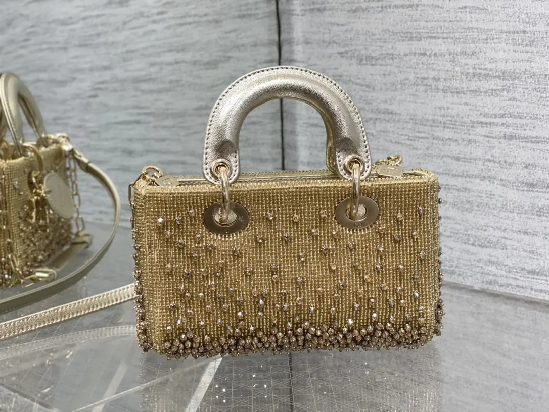 Dior Style Red Leather Card Holder Lookbook Reference image 5
