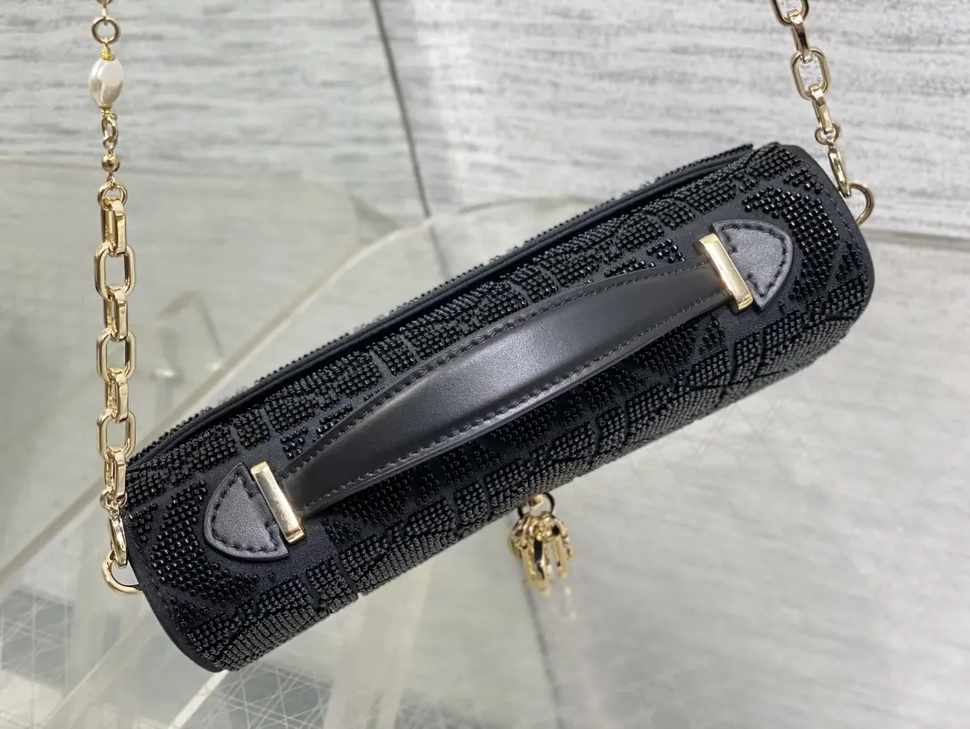 Dior Style Red Leather Card Holder Lookbook Reference image 5