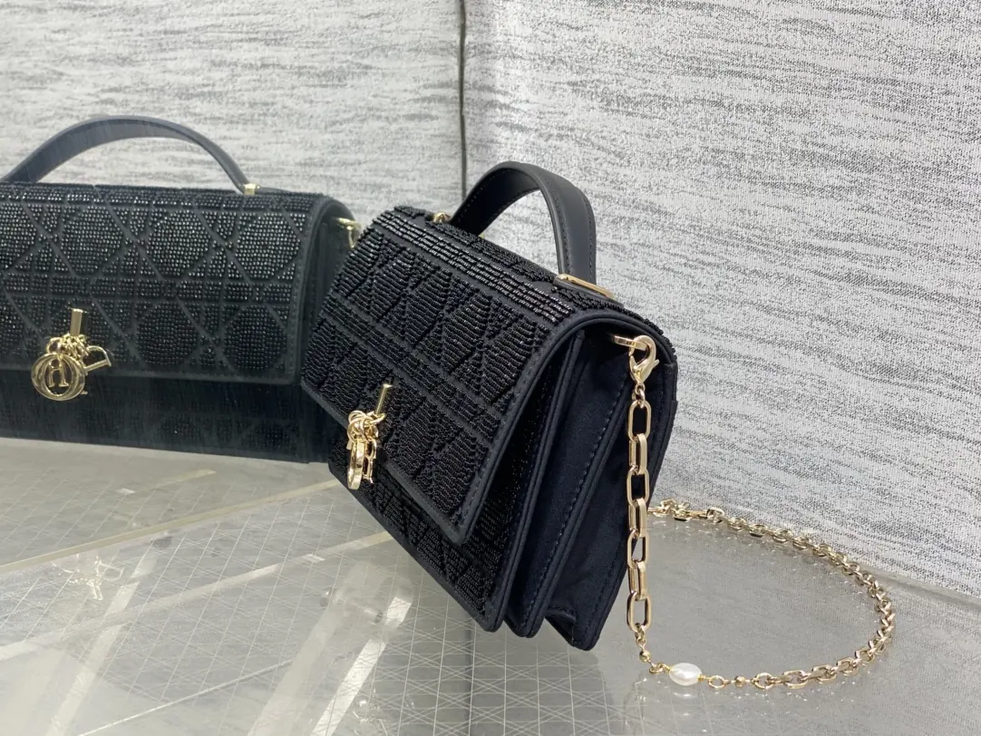 Dior Style Red Leather Card Holder Lookbook Reference image 6