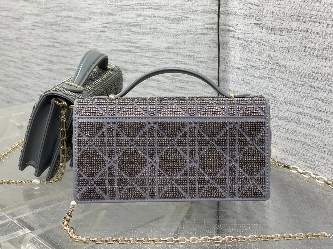 Dior Style Red Leather Card Holder Lookbook Reference image 4