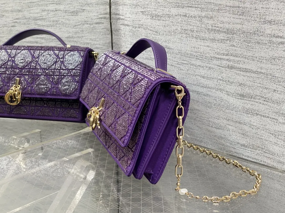 Dior Style Red Leather Card Holder Lookbook Reference image 6