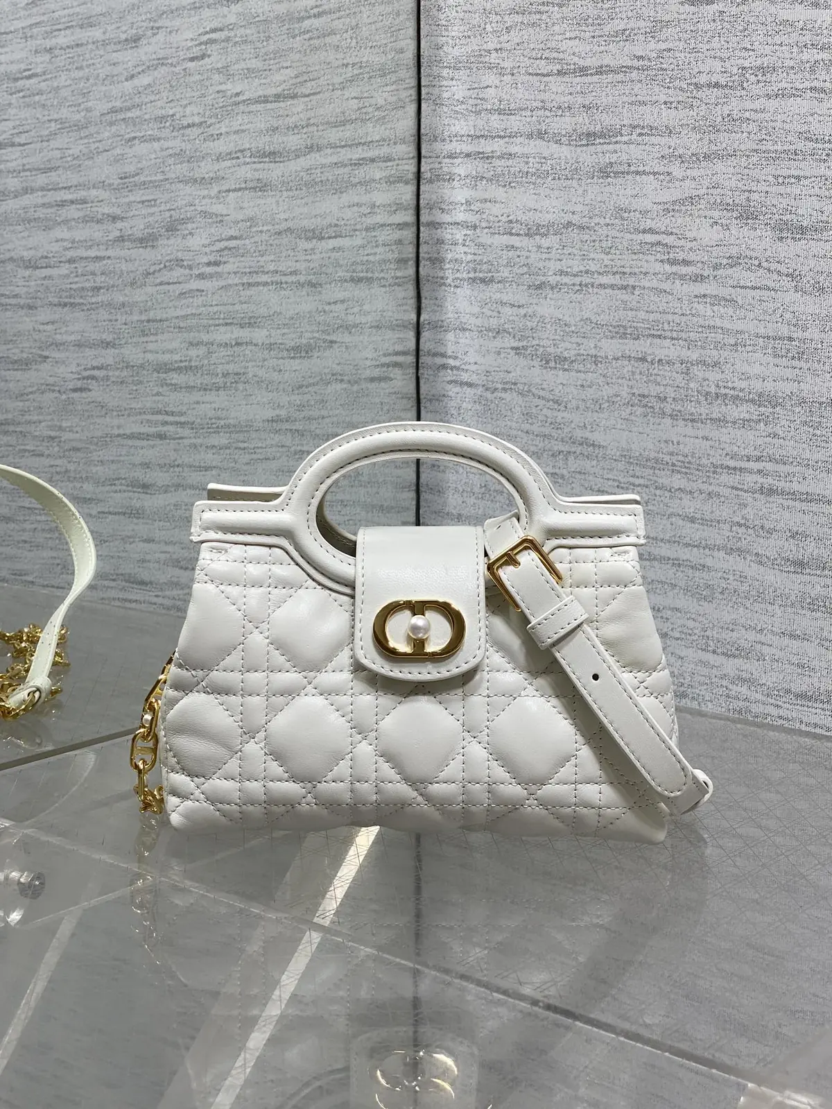Dior Style White Chain Bag Bags Chain Bag detail image 1 from source 741886