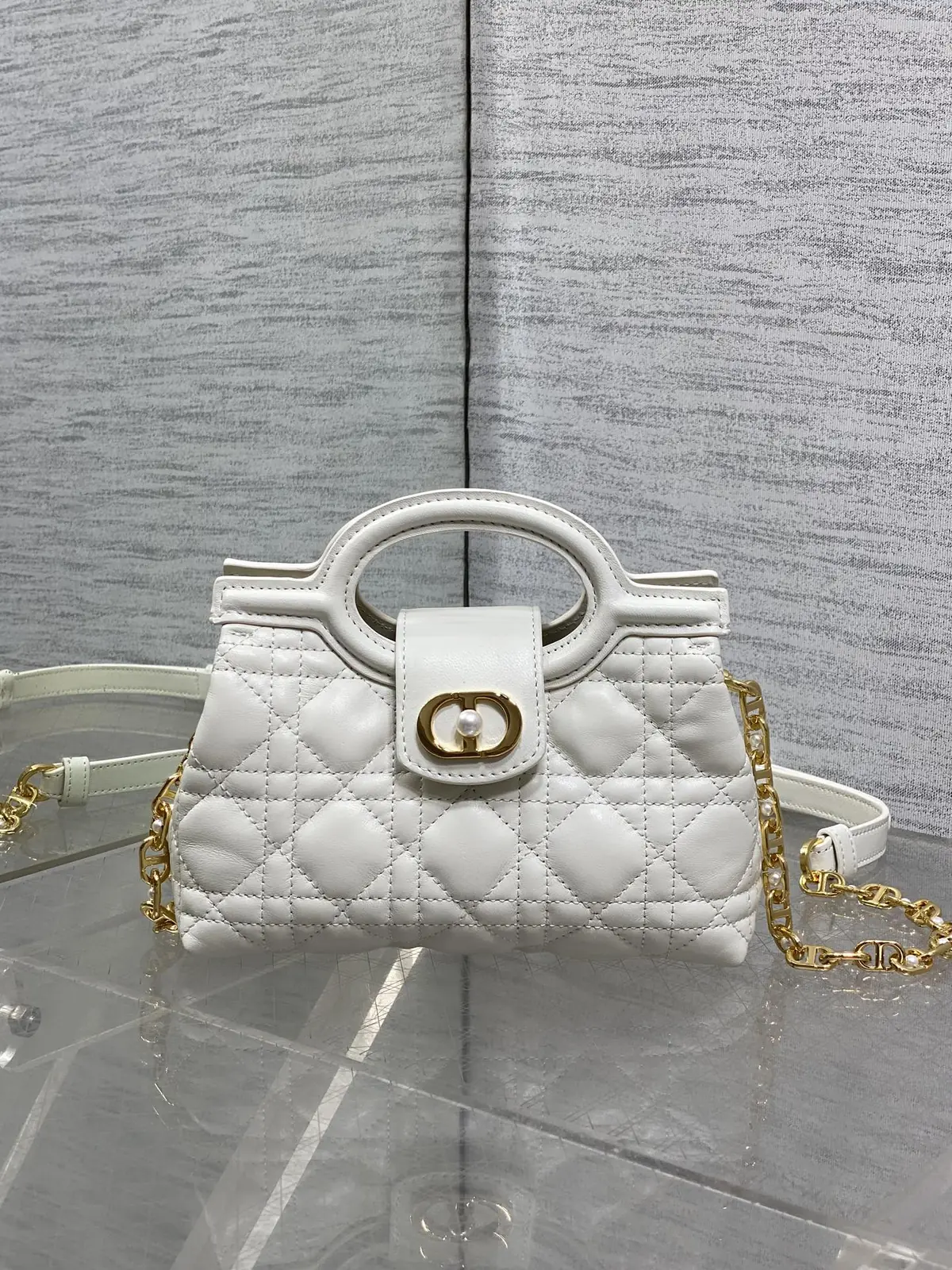 Dior Style White Chain Bag Bags Chain Bag detail image 2 from source 741886